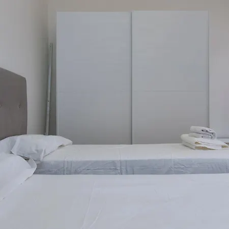 Appartamento I-host - Imperia 21 *