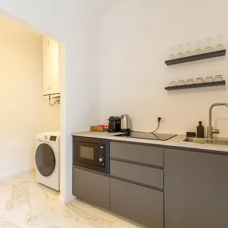 Shopping District -200 Mq - 8 People Apartment *