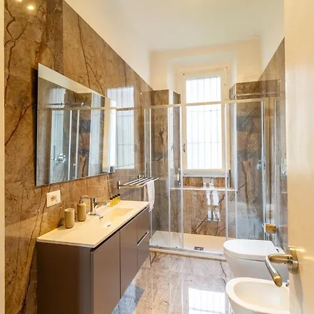 Shopping District -200 Mq - 8 People Mailand