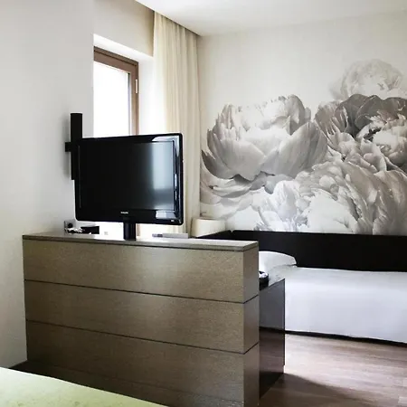 Starhotels Echo Отель Милан