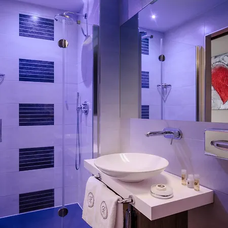 Mentana, By R Collection Hotel