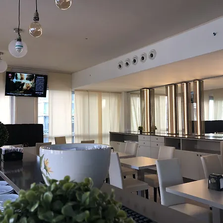 Stradivari 3* Mailand