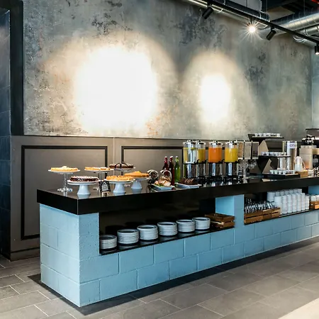 J24 Hotel 4*