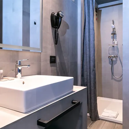 J24 Hotel 4*