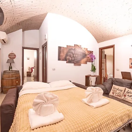 Apartamento The Wine Cave, Cool & Spacious 2br, Steps From Centrale, Ideal For Large Groups And Families Milán