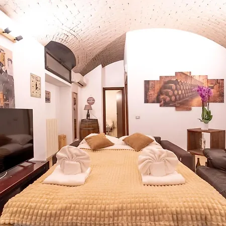 The Wine Cave, Cool & Spacious 2br, Steps From Centrale, Ideal For Large Groups And Families Apartamento Milán