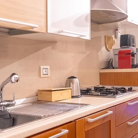 The Wine Cave, Cool & Spacious 2br, Steps From Centrale, Ideal For Large Groups And Families Milán