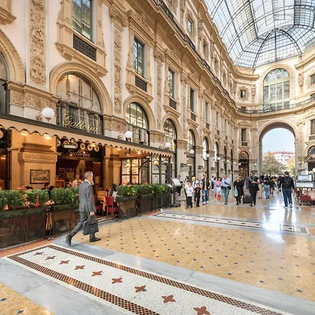 Antica With Outdoor In The Heart Of Centre, 4 Bedrooms Apartamento Milán