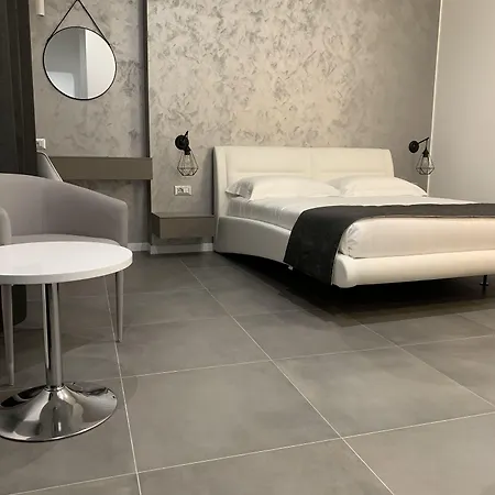 Bossi Apart-hotel 4*
