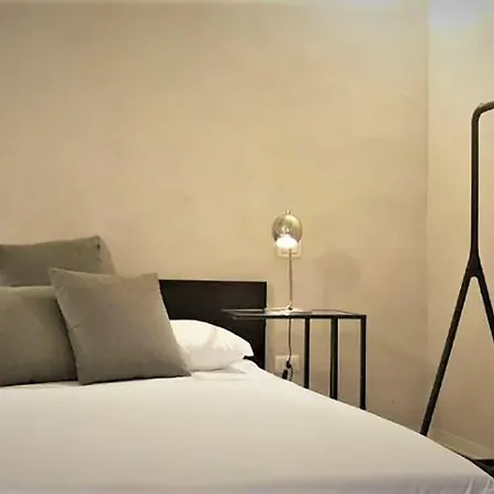 Dhomes - And Mailand