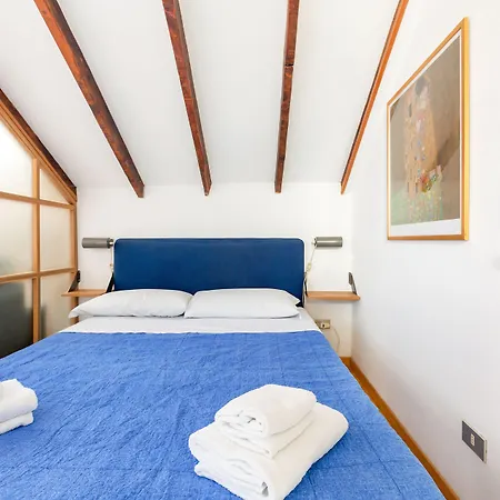 Guesthost - Piazza Risorgimento Cosy شقة