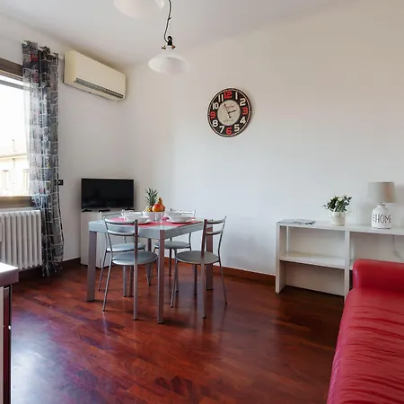 Porta Romana Cosy Nest Apartment
