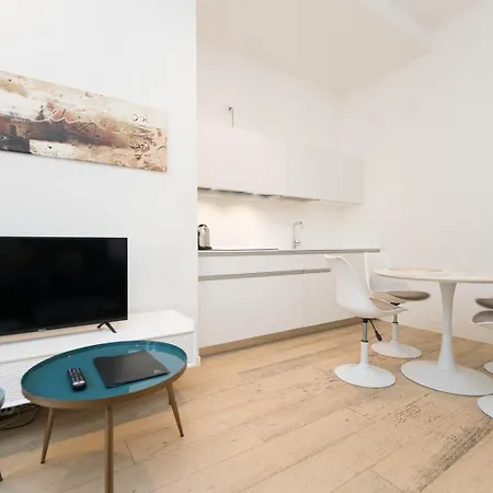 Luxury One Bedroom Corso Buenos Aires Next Duomo 아파트 *