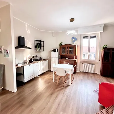 Kademy House-bright Top-floor 2-bedroom Short Walk To Station * Milano