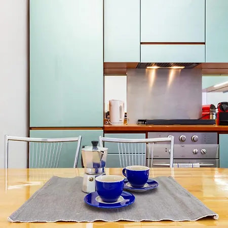 شقة The Metropolitan Cozy Near Duomo + Wifi ميلان