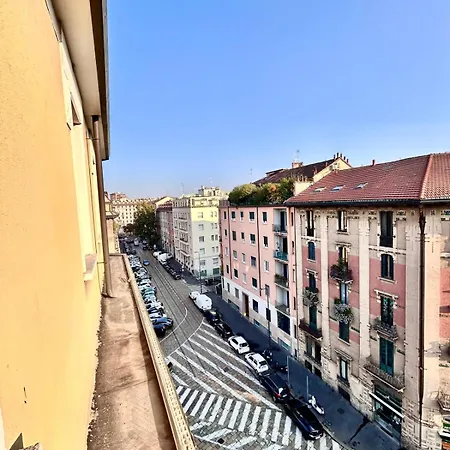 Kademy House-bright Top-floor 2-bedroom Short Walk To Station Milano