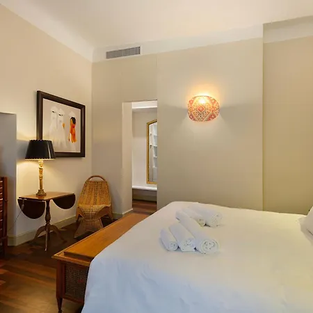 Elegant Historic On A Tree-lined Avenue Near Cadorna Station