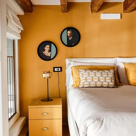 アパート The Yellow; Luxury Loft In The Center Of ミラノ