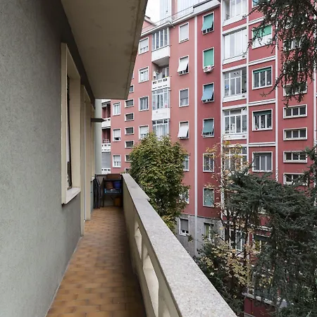 Living Isola Apartman Milánó