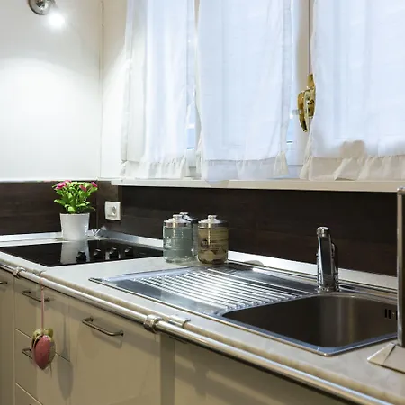 Living Isola Apartman Milánó