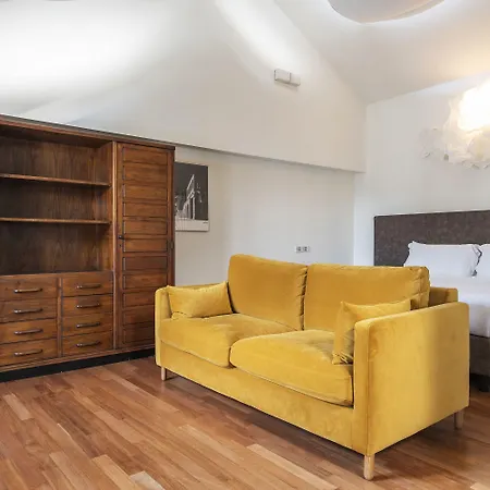 Apartament Easyhomes Duomo View Mediolan