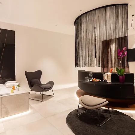 The Corner Duomo Hotel 4*