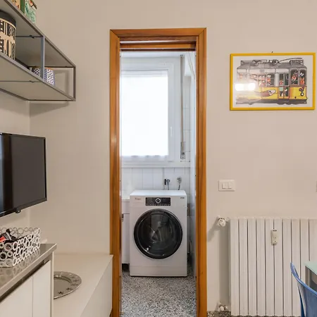 Bnbutler - Stromboli, 22 - Urban Retreat For 6 With Balcony Apartment *