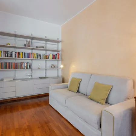 Apartment Bnbutler - Stromboli, 22 - Urban Retreat For 6 With Balcony Milan