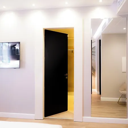 The Unique Милан