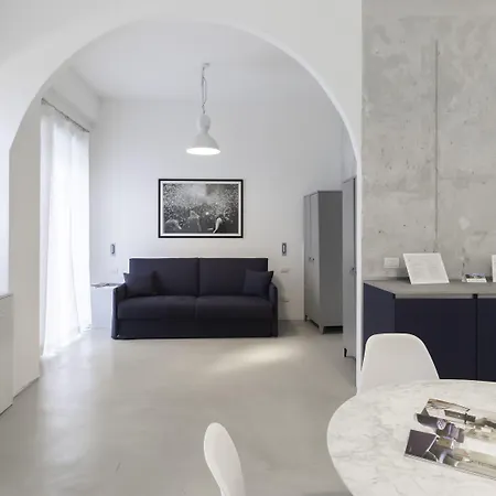 Italianway - Piazza Niccolo Tommaseo 2a *