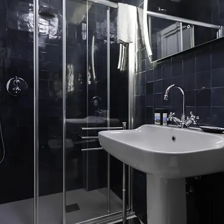 Italianway - Piazza Niccolo Tommaseo 2a *