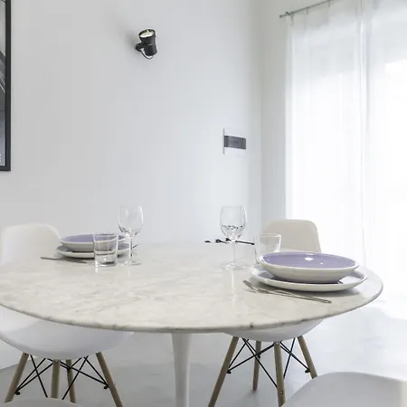 Italianway - Piazza Niccolo Tommaseo 2a *