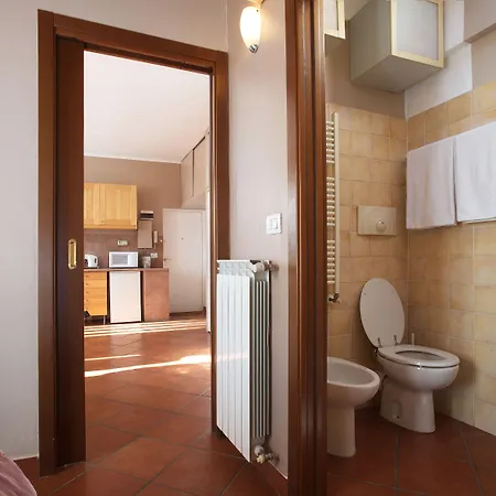 アパート Skyline In Citta Studi A 1 Minuto Dal Metro Con Terrazzo Wi-fi E Netflix