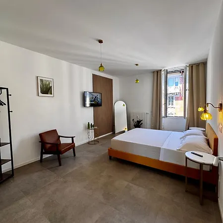 Charming 2 Bed With Private Baths In Center 아파트 *