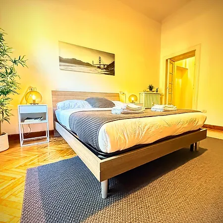 Train Station - Zara 67 Milán