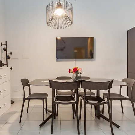 Republic Luxury Loft شقة ميلان