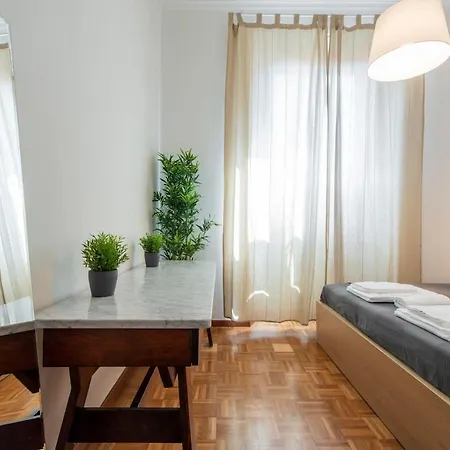 Quiet In The Heart Of Navigli - B *