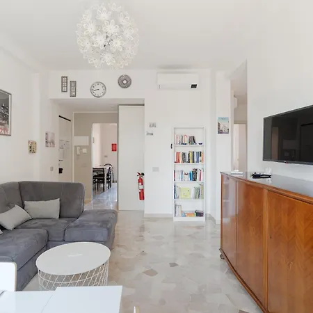 Guesthost - Bright Near Mm1 Turro *