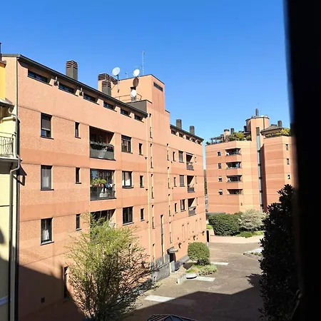 Charming In Isola Near The Metro! *