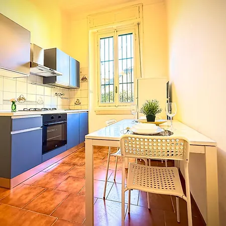 Train Station - Zara 67 Milán