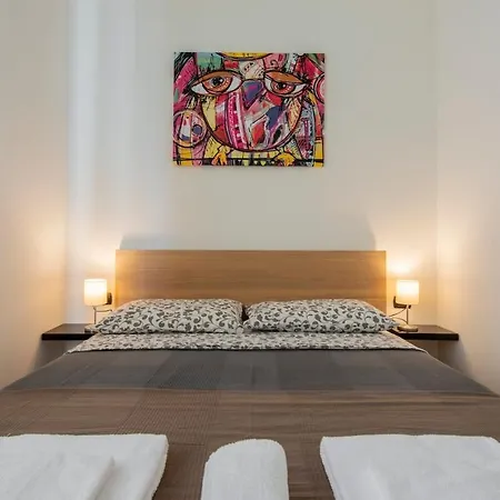 Quiet In The Heart Of Navigli - B * 밀라노