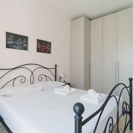 Guesthost - Bright Near Mm1 Turro Appartement