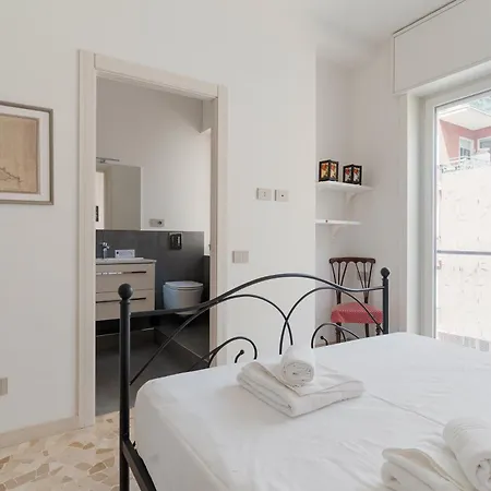 Guesthost - Bright Near Mm1 Turro * Milan