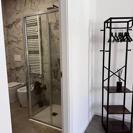 Charming 2 Bed With Private Baths In Center 아파트 *
