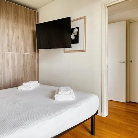 Giaxtower Gym & Pool Bright Space *