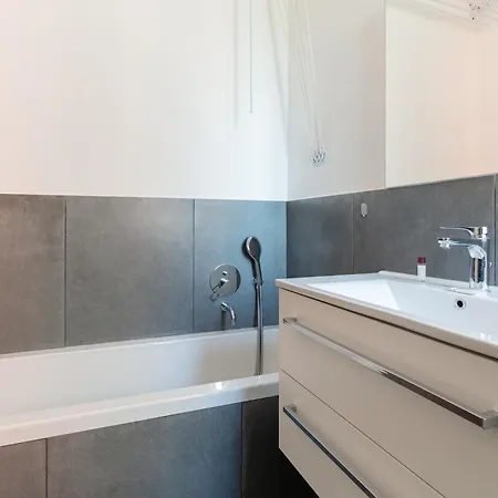 Guesthost - Bright Near Mm1 Turro *