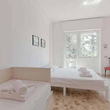 Guesthost - Bright Near Mm1 Turro Appartement