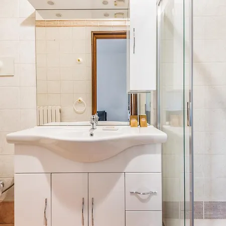 Navigli Via Pavia 4 Pax -wifi דירה *