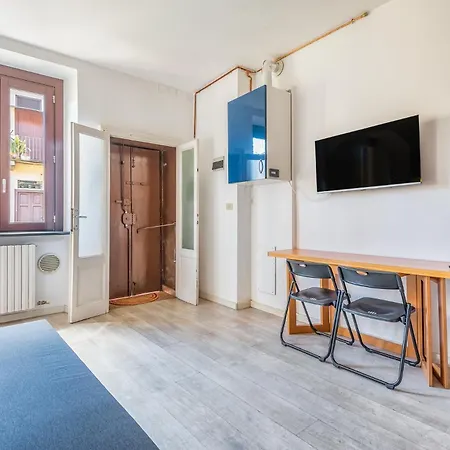 Navigli Via Pavia 4 Pax -wifi דירה *