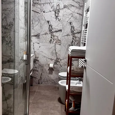 Charming 2 Bed With Private Baths In Center 아파트 밀라노